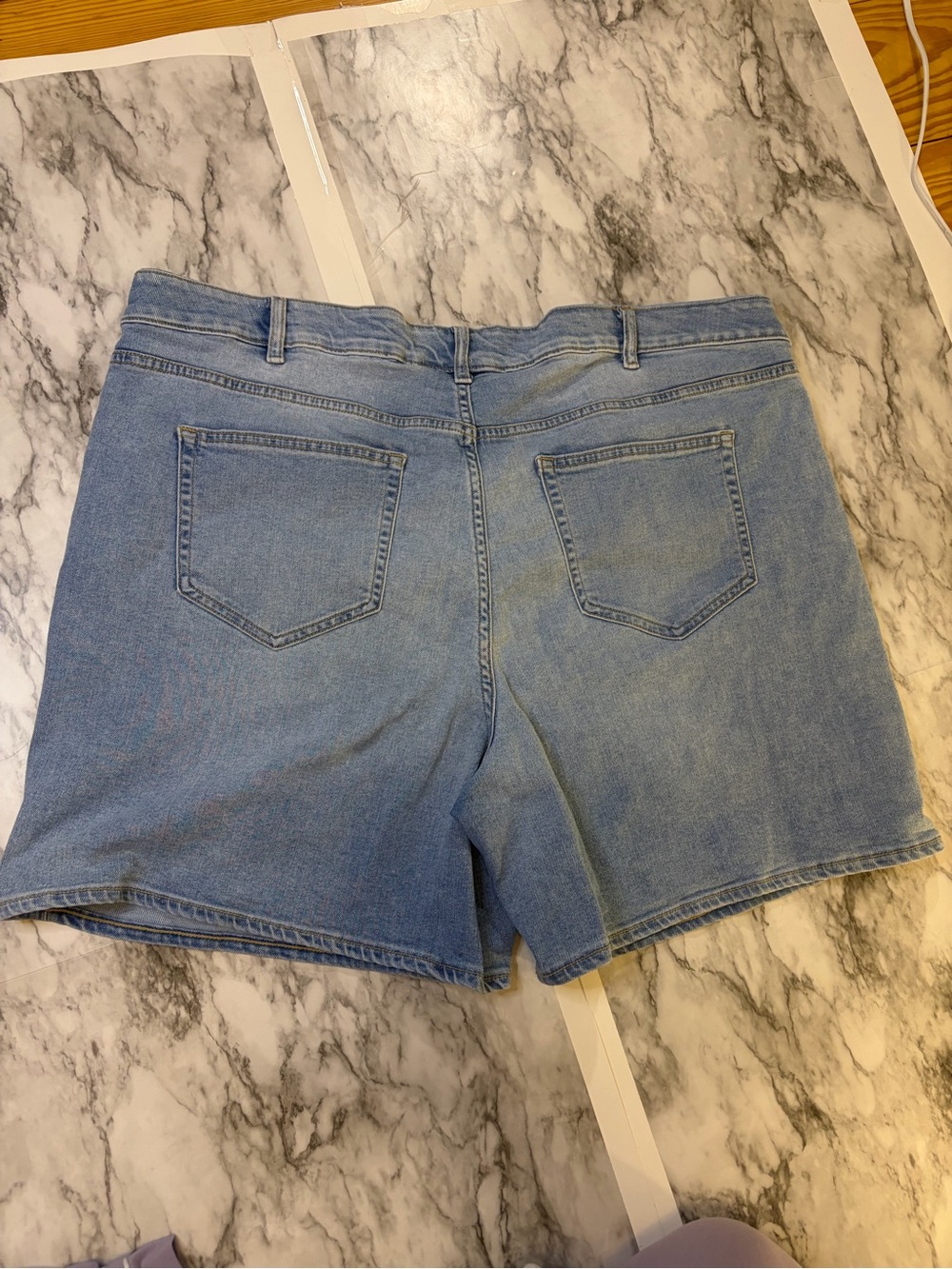 Lands' End Women's Plus Size Faded Light Blue Denim Shorts size 22W - Picture 3 of 5